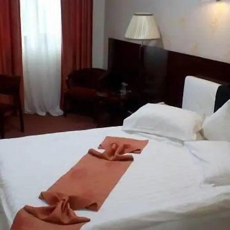 Zen-aeroport Отель Крайова